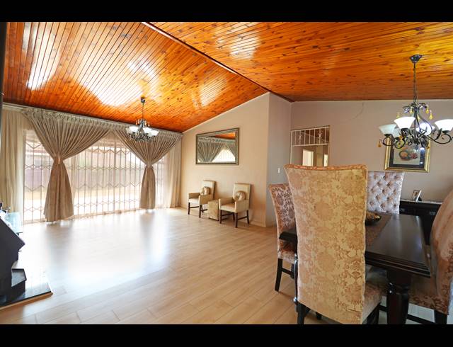 3 BEDROOM HOUSE FOR SALE IN KEW